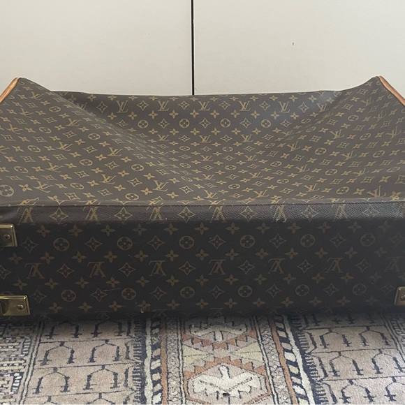 Authentic LV Pullman Suitcase - Picture 11 of 16